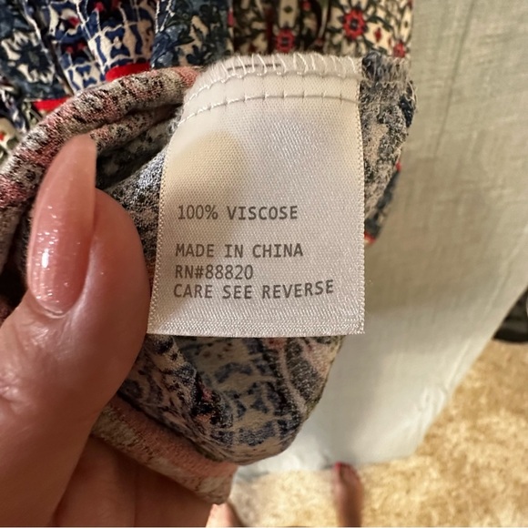 Jones & Co. Red and Black Graphic Bohemian feel Puff Sleeve Blouse plus size - Picture 9 of 9